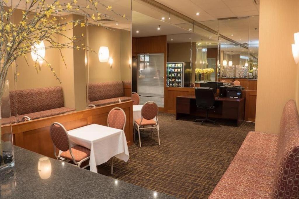 The Roehampton Hotel Toronto Exterior foto